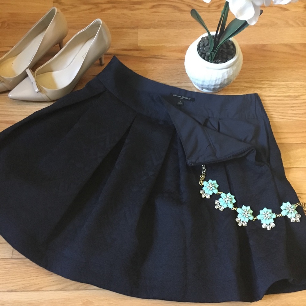 🔵 NWOT Banana Republic Skirt in Navy Blue